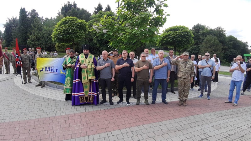 Парадокс у Тернополі: вшанування героїв з «кримінальним» архієпископом