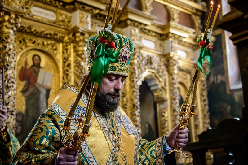 Відродження духовної спадщини: ПЦУ вперше провела службу у Троїцькій церкві Лаври