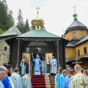 Відродження духовної спадщини: ПЦУ вперше провела службу у Троїцькій церкві Лаври