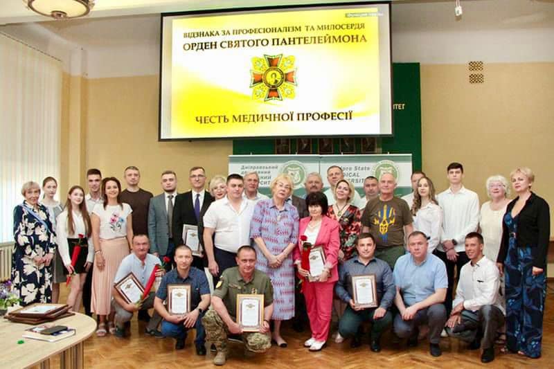 «Герої медичного фронту»: Митрополит Симеон на церемонії нагородження