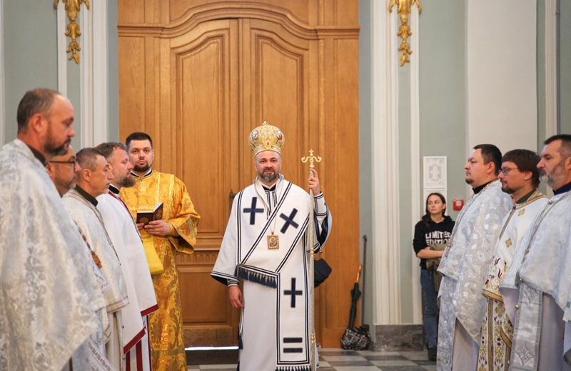 Єпископ Михаїл провів службу за полеглих та зустрівся з капеланами