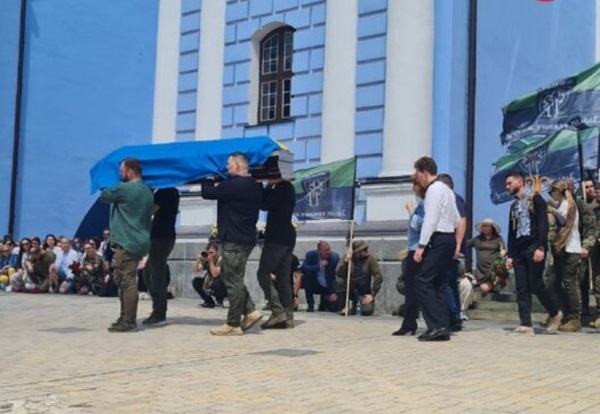У Михайлівському соборі попрощалися з Іриною Цибух, парамедикинею та волонтеркою