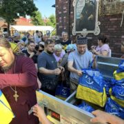 Церква у дії: Православна Церква України надає допомогу жителям Нікополя