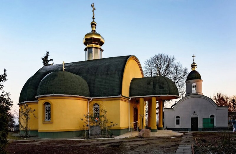 Громада Нових Безрадичів обирає Православну Церкву України