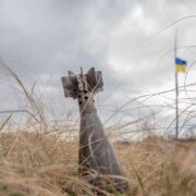 Трагедія українських дітей: більше півтисячі убитих та тисячі поранених і викрадених під час російського вторгнення