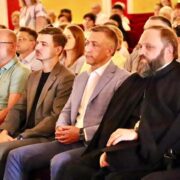 Випускники Хмельницького університету отримали благословення архієпископа Павла