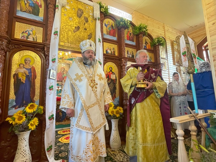 Свято-Троїцький храм Городища-2: освячено новий іконостас