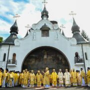 На Козацьких могилах: Митрополит Епіфаній очолив літургію на честь Всіх святих землі Української