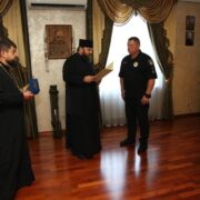 Архієпископ Павло нагородив поліцейських Хмельницької області за службу