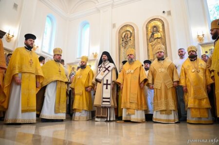 Урочиста літургія в селі Романків: Митрополит Епіфаній молився за Україну