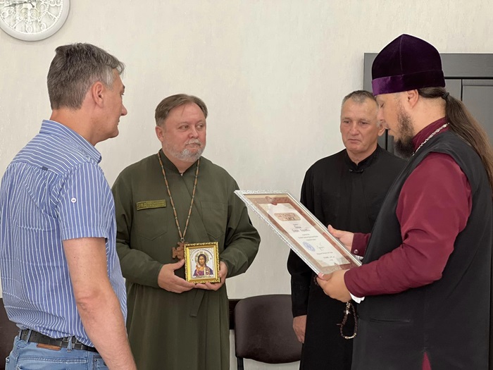 Медики Нікополя отримали подяки та вітання від духовенства ПЦУ