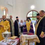 Вшанування героїв та освячення храму: Архієпископ Павло звершив церковну службу у військовій частині Хмельницького