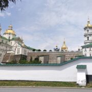 Самовільні ремонти та порушення: результати перевірки Почаївської лаври