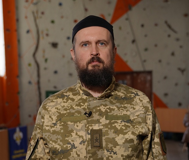 Символ віри і незламності: військовий капелан Степан Хміль на передовій