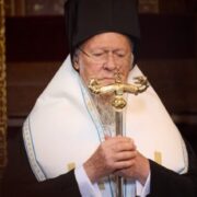 Митрополит Епіфаній передав обладнання лікарні «Охматдит» після обстрілу