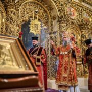 Митрополит Епіфаній очолив Божественну літургію у Золотоверхому соборі на честь Винесення чесних древ Хреста Господнього