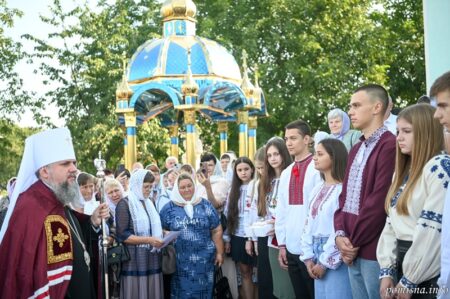 Митрополит Епіфаній освятив престол у храмі святої великомучениці Катерини