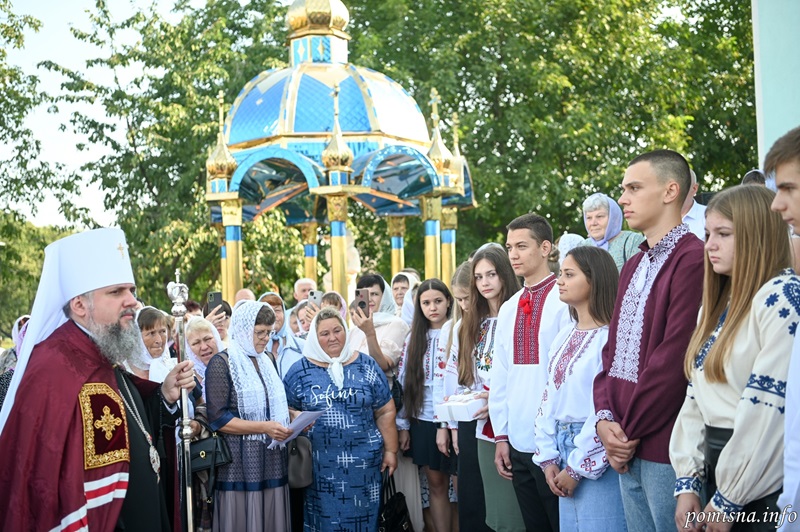 Митрополит Епіфаній освятив престол у храмі святої великомучениці Катерини