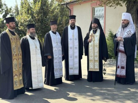 Освячення пам’ятника Героям України в Тарасівці: спільна молитва за полеглих захисників