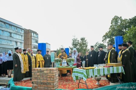 На Львівщині відкрили новий храм: Митрополит Епіфаній освятив наріжний камінь і помістив капсулу