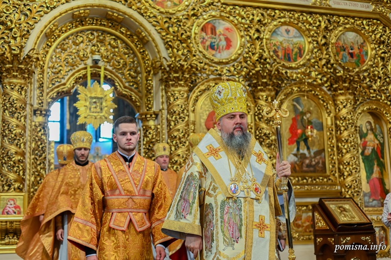 Божественна літургія у Золотоверхому соборі: Митрополит Епіфаній молився за українських воїнів