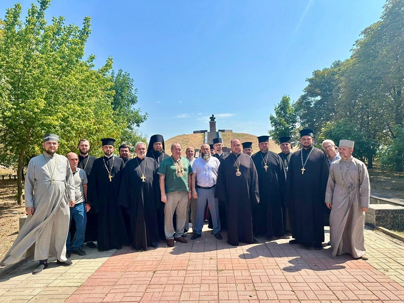 Урочистий візит Митрополита Симеона до Нікополя: молитви та відзнаки для героїв