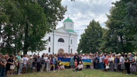 450 парафіян Канева обрали єдність із Православною Церквою України