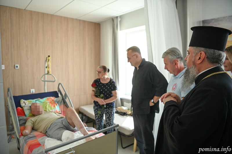 Митрополит Епіфаній відвідав поранених захисників у львівській лікарні Святого Пантелеймона