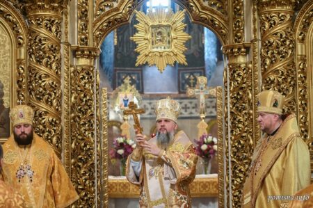 Літургія у Золотоверхому соборі: молитви за перемогу України та нові хіротонії