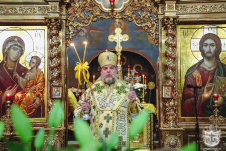 Літургія у Спасо-Преображенському соборі: митрополит Симеон звернувся до вірян із молитвами за Україну