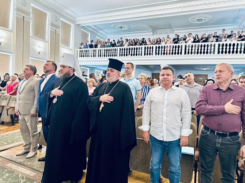 Високопреосвященнійший Симеон нагородив викладачів Університету митної справи церковними відзнаками