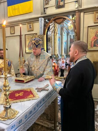 Свято Різдва Пресвятої Богородиці у Володимирі: архієпископ Матфей провів літургію з молитвами за мир в Україні