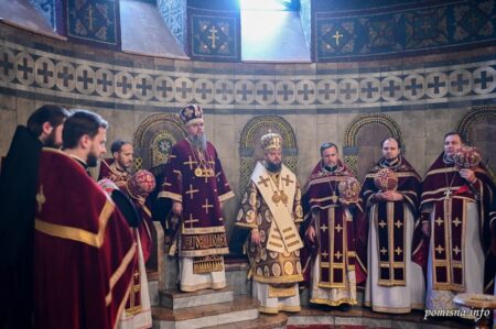 У Свято-Михайлівському соборі на свято Воздвиження молилися за Україну та захисників