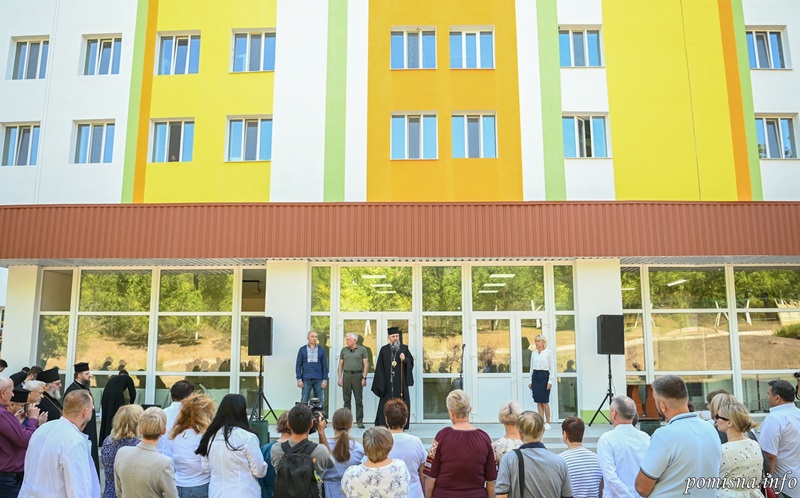 Митрополит Епіфаній відвідав Тростянецьку лікарню та нагородив працівників