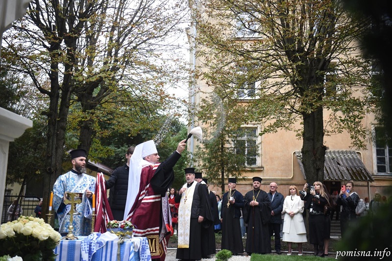 Митрополит Епіфаній звершив освячення скульптури Покрова Богородиці на Львівщині