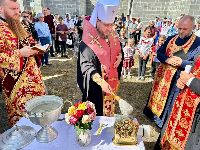 Митрополит Симеон освятив наріжний камінь храму на честь княгині Ольги у с. Жовтоолександрівка