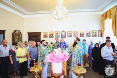 Святкова літургія у Вінницькому монастирі: молитви за Україну та вшанування преподобномученика Макарія Канівського