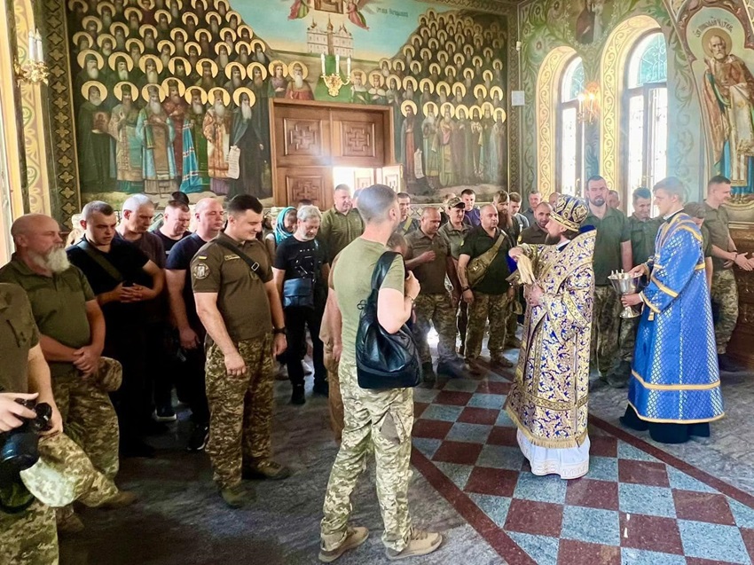 Капелани ПЦУ на передовій: духовний оплот і підтримка захисників України