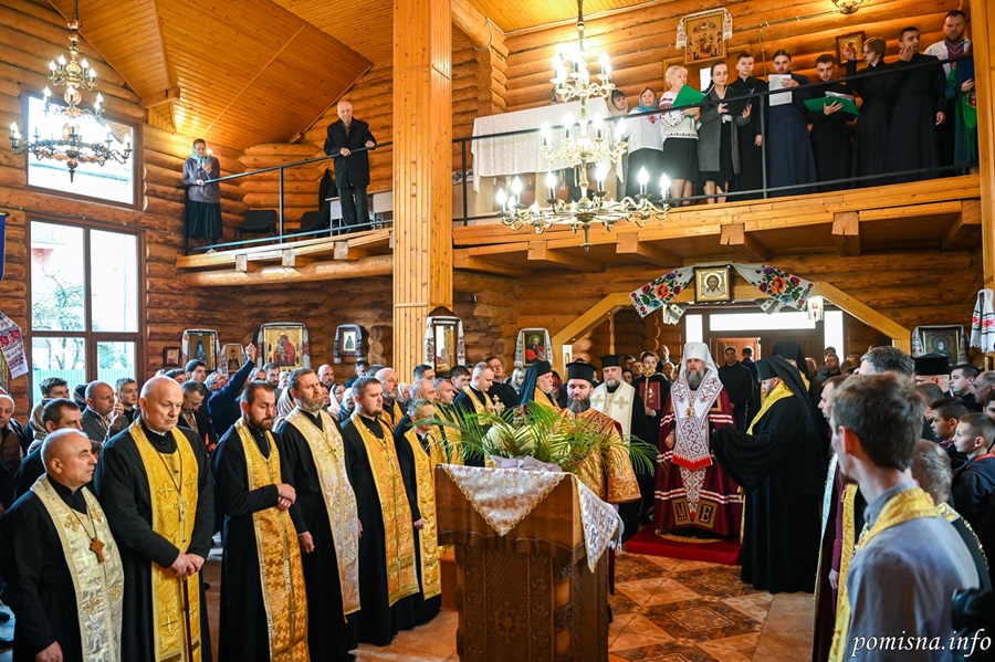 Митрополит Епіфаній молився за перемогу України в Ужгороді та отримав академічні відзнаки