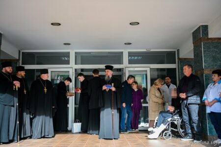 Предстоятель ПЦУ благословив захисників у закарпатській лікарні