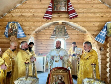 У Петриківці освятили новий храм: Митрополит Дніпровський благословив громаду