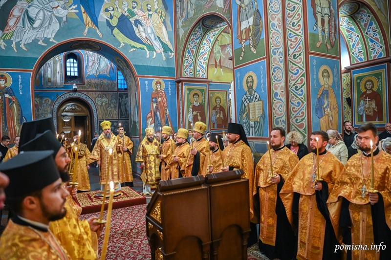 Свято-Михайлівський собор прийняв Всенічне бдіння на чолі з Митрополитом Епіфанієм