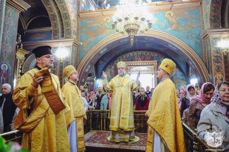 Митрополит Симеон очолив літургію у Вінниці та молився за перемогу України