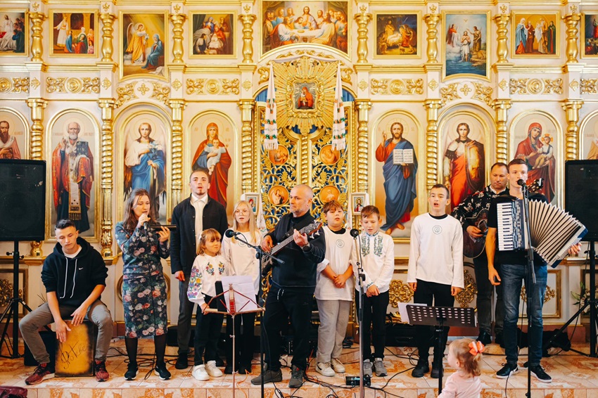 Молитва і єдність: як у Богушівці об’єдналися віряни заради допомоги воїнам