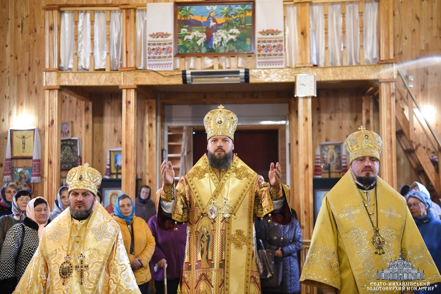 Молитва за мир і єдність: архієрейське богослужіння у Черняхові