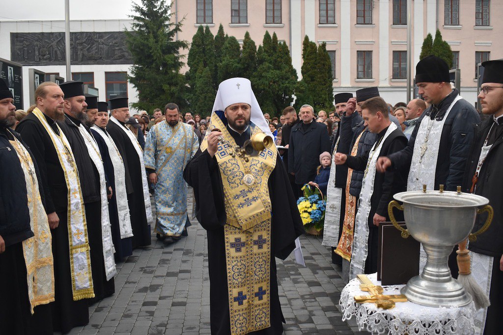 Урочисте освячення Меморіалу Героїв у День захисників України