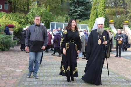 Унікальний саркофаг XII століття відновлено біля храму у Вишгороді