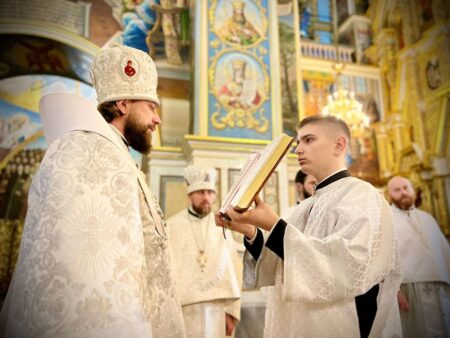 Божественна літургія в Лаврі: молитовне поминання померлих у Димитрівську суботу