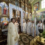 «Віддав – придбав»: як Козацька церква ПЦУ допомагає понад двомстам людям щотижня
