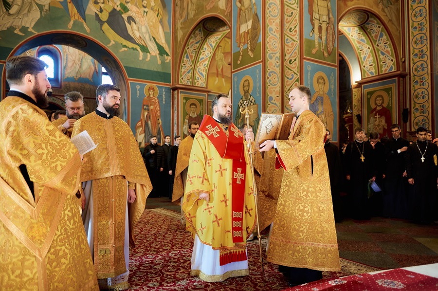 У Золотоверхій обителі вперше звершено Літургію за древнім чином святого апостола Якова
